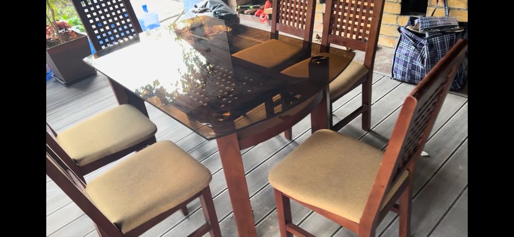 Обеденный стол на 6 персон