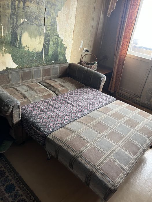 Отдам даром диван и два крела