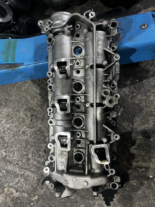 Капак,верига и разпределителни валове peugeot 1.5 blue HDI