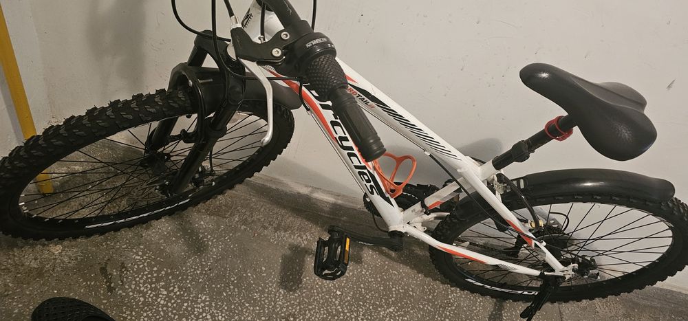 Bicicleta aproape noua