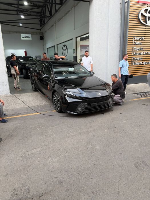 Toyota camry 80 hybrid новый