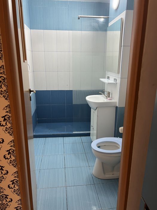 Închiriez garsoniera