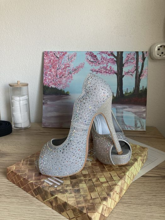 Маслено зелени обувки на ток,велурени и бални високи -Паоло Ботичели