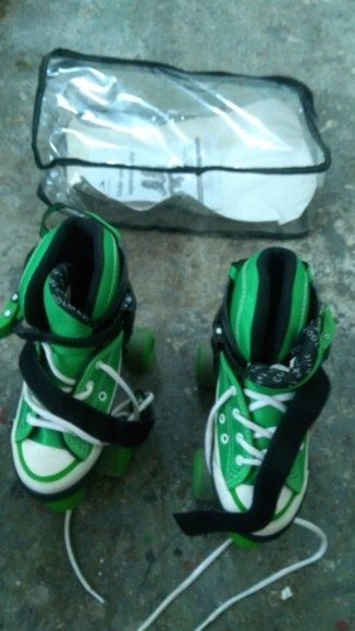 Vând rotile tip tenesi