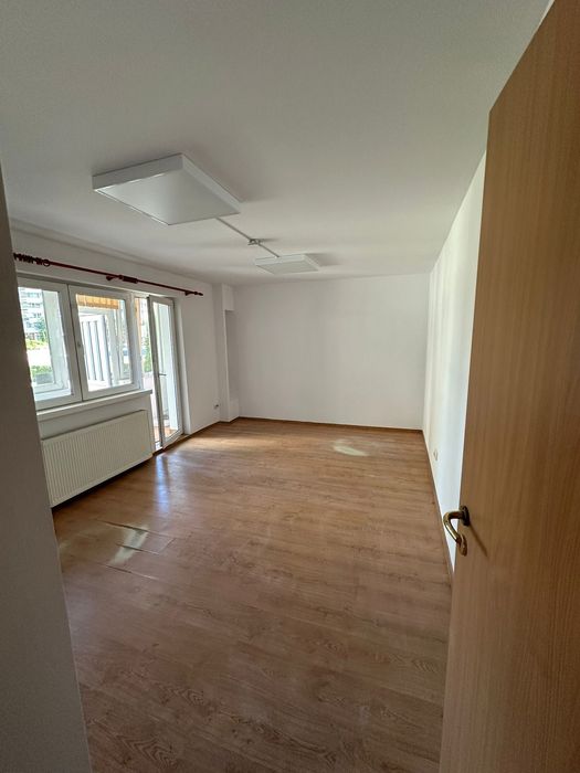 Apartament cu 3 camere, parter cu acces din exterior