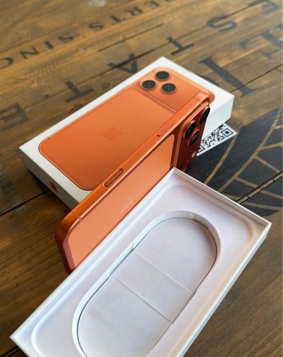 IPhone 17 Pro Max Cosmic Orange