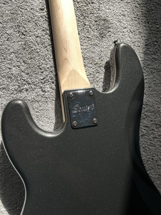 Бас китара Squier