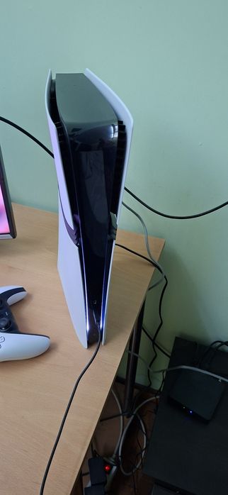 Продавам PS5 PRO