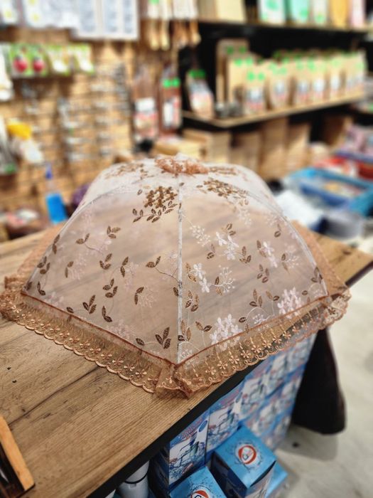 Ovqat va yeguliklarni ustini yopib quyadigan zontik