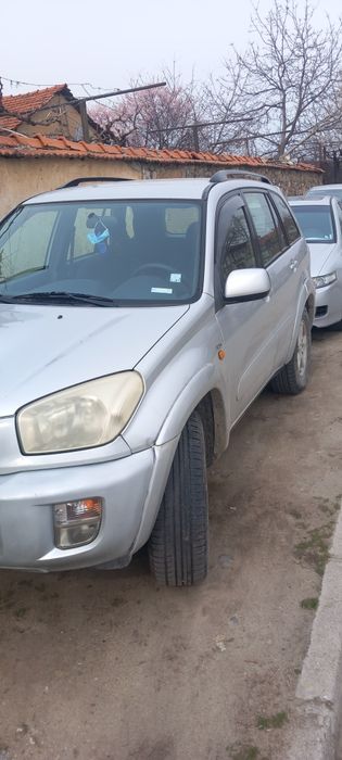 Продавам Toyota Rav4