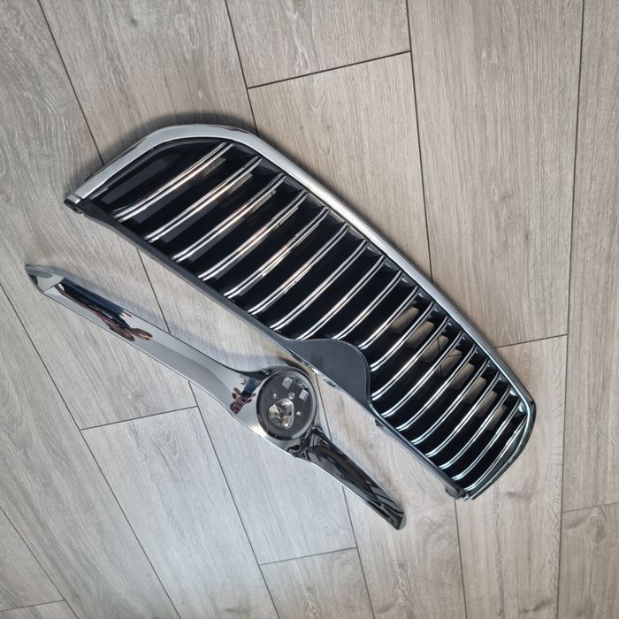 Grila cromata bara fata/ radiator / capota Skoda Superb 2 2008-2013