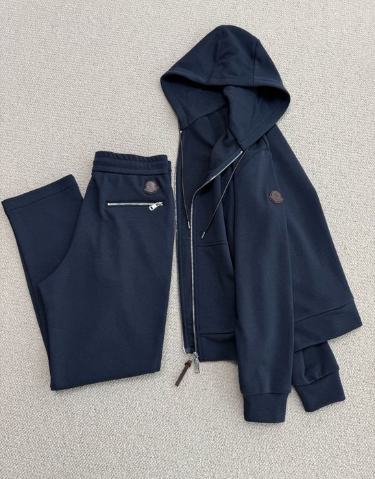 База одежды люкс сегмента