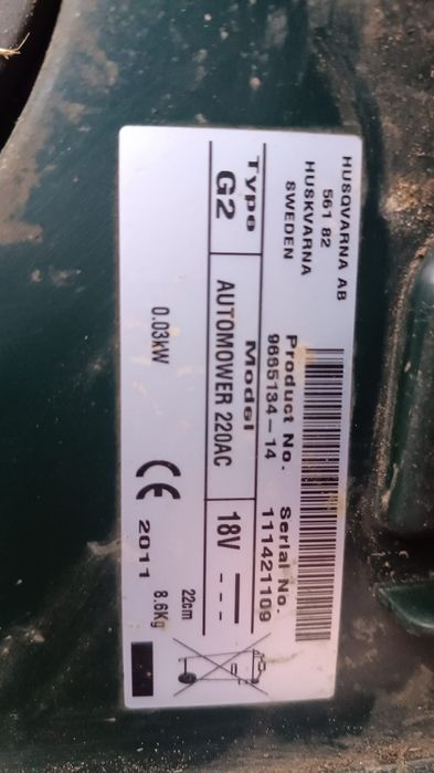 Robot de tuns iarba electrica