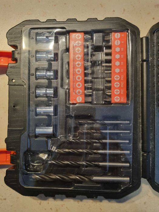 Комплект бормашини Black and Decker 50 части