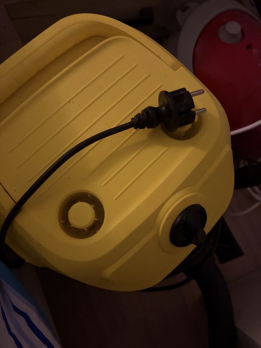 Aspirator Karcher capacitate 15 L