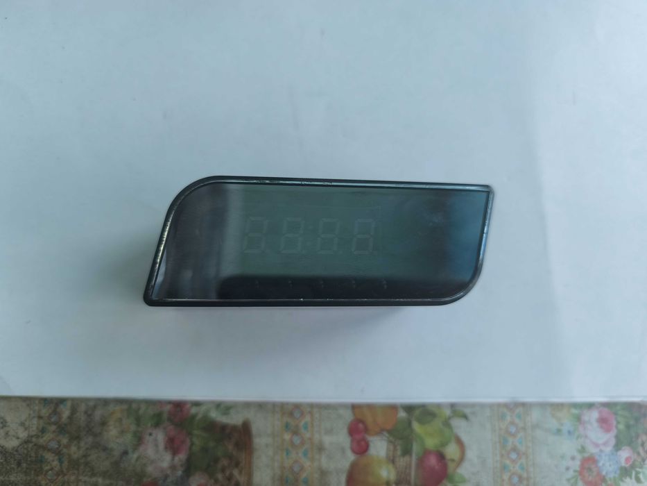Ceas de noptiera cu camera wifi si aplicatie mobila