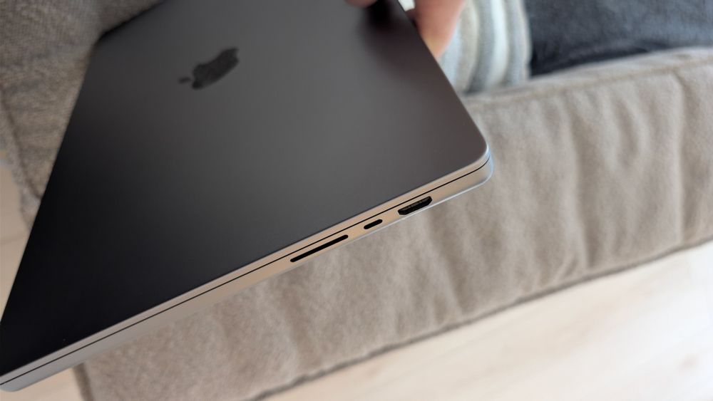 MacBook Pro 16 inch M1 Pro 16GB RAM 512GB SSD A2485 impecabil