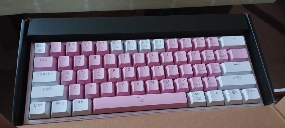 Нова клавиатура Redragon K617 Fizz RGB – Pink Fizz