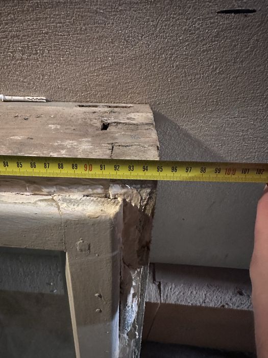 Fereastra lemn natural din renovari