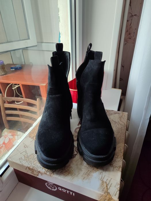 Продаю обувь демисезонную