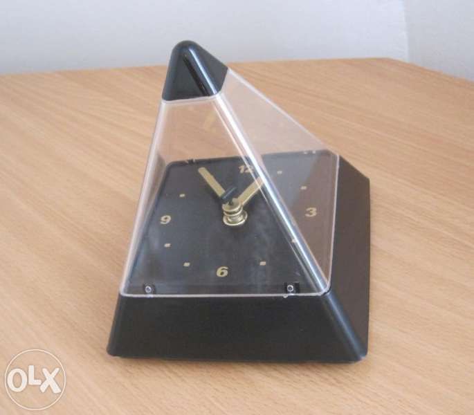 Настолен часовник Пирамида