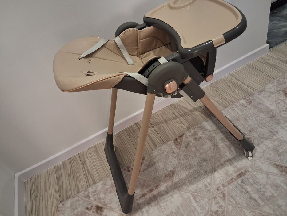 Детский стол для кормления,машинка диван