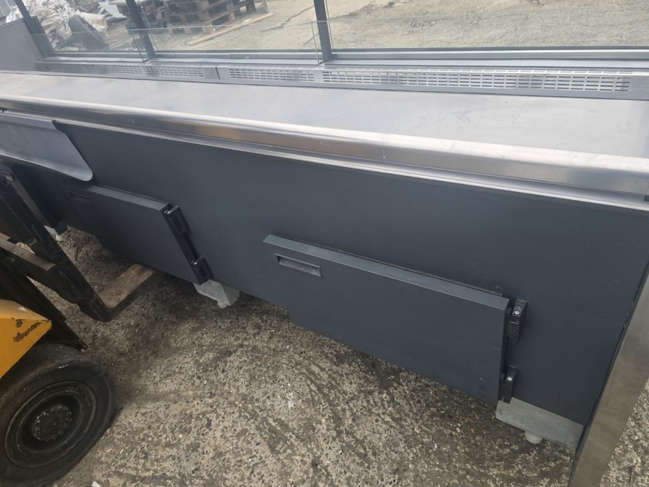 Vitrina  mezeluri / lactate