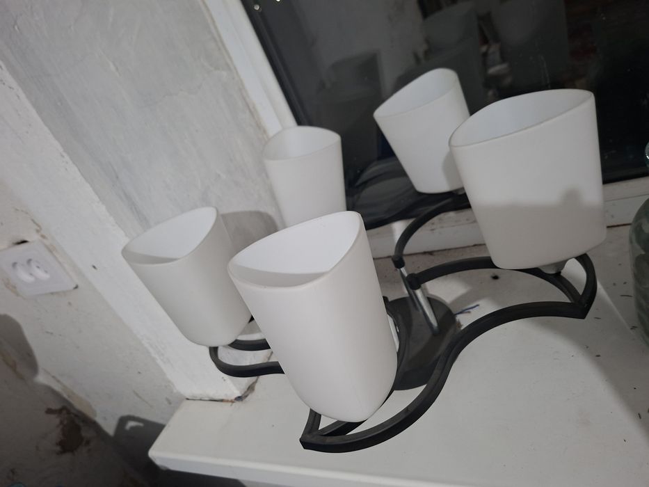 Продам люстру пять ламп