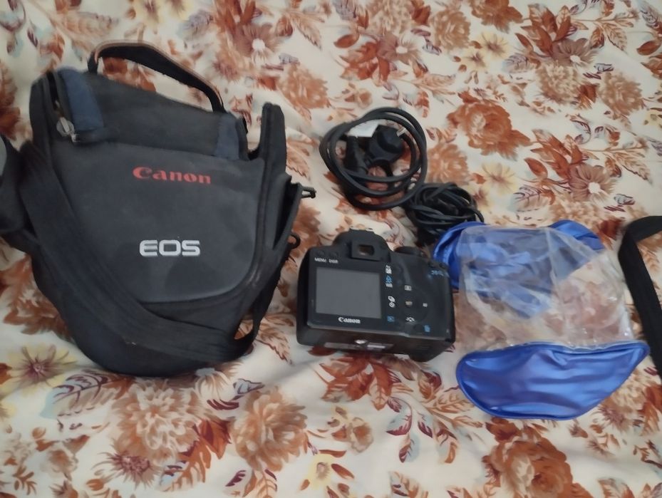 Фото аппарат CANON.