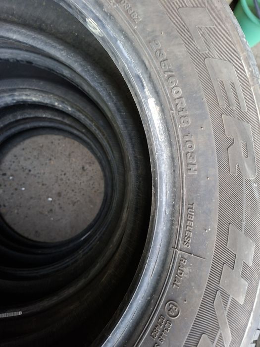 Продам шины 235/60/18  бриджестон