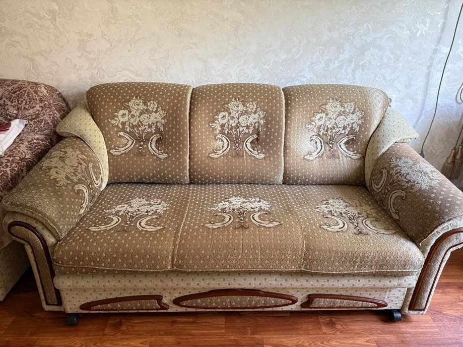 Диваны спальный и кресло