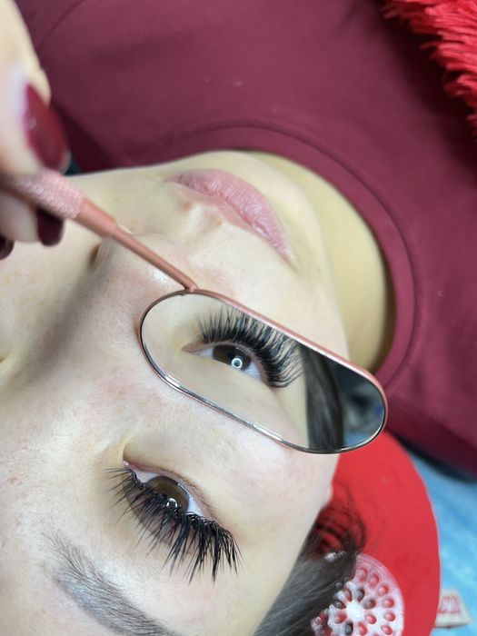Перманентный макияж и наращивание ресницы.