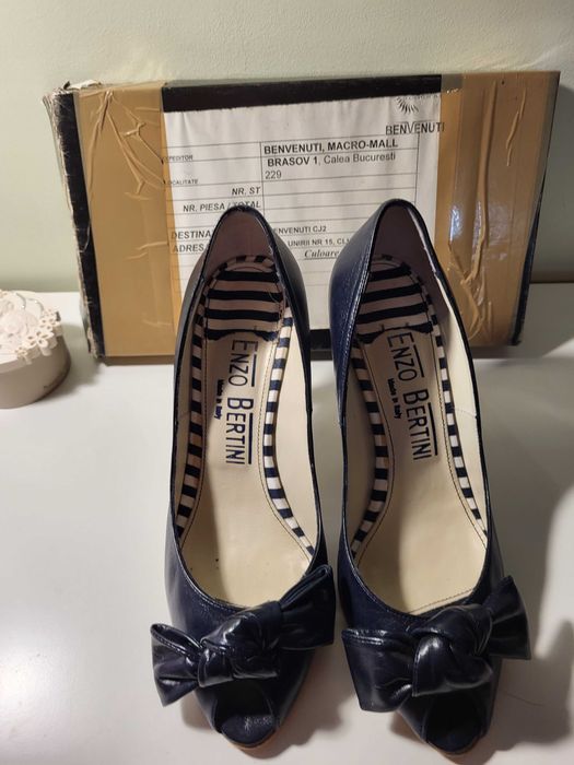 Pantofi de piele bleumarin, cu toc Enzo Bertini M 39
