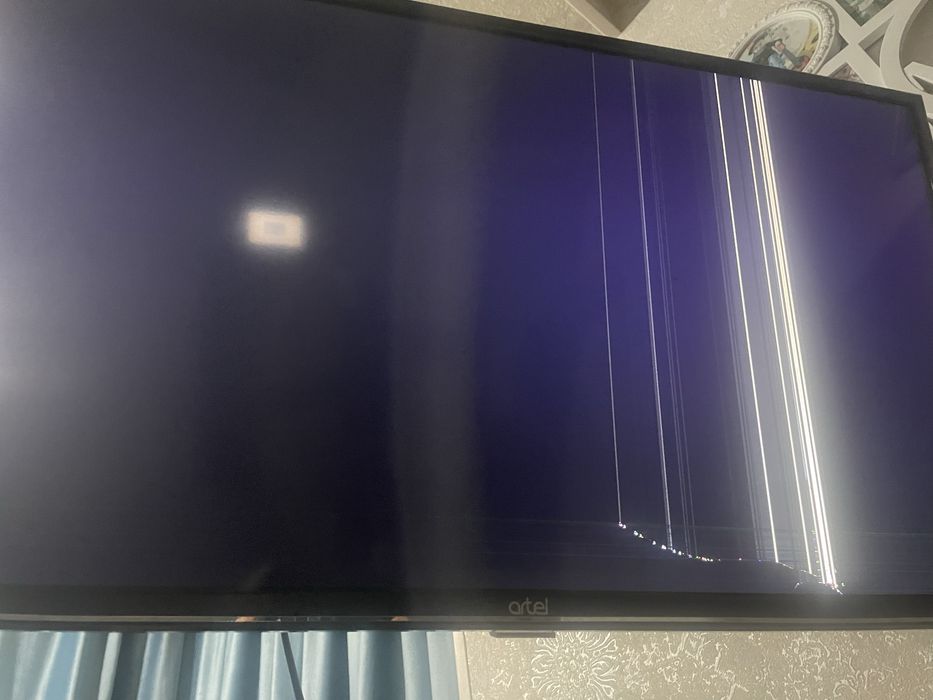 Продам на Запчасть Артел 32 Smart телевизор. Трескнул экран.