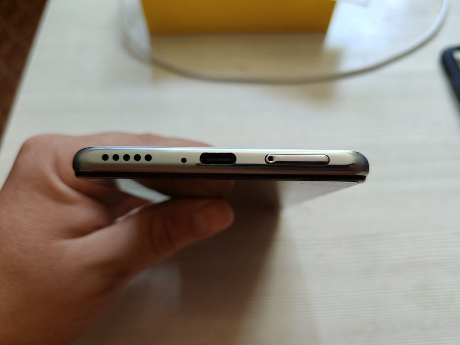 Продам Poco F3 6/128 Arctic White