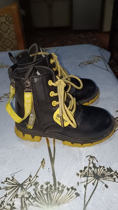 Продаются детские тёплые ботинки 2 пары 29, 32 размер