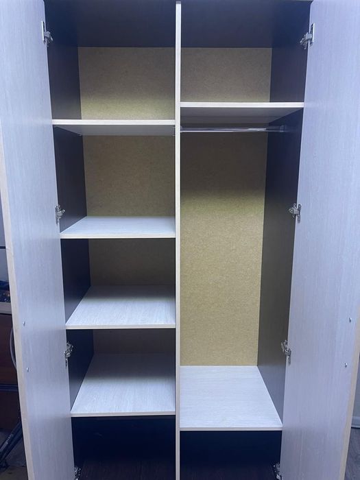 Шкаф двухдверный