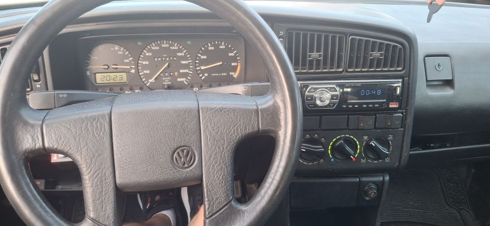 Продавам VW Passat b3 пасат б3 1.8 90кс.