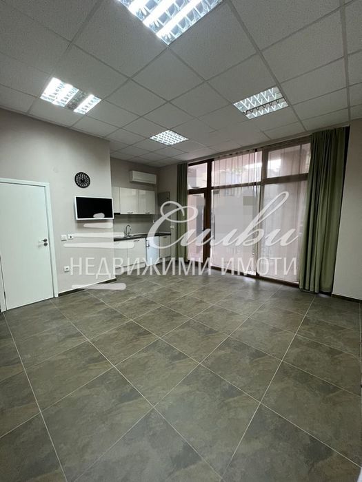 Дава се под наем Офис в Шумен, Център - 30 кв.м за 306 € - Снимка #1