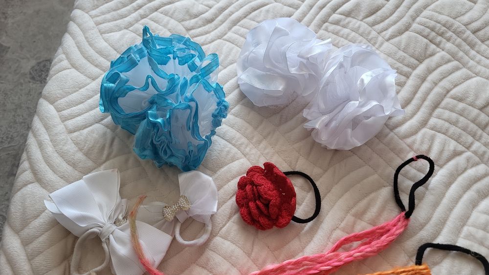 Отдам бантики, резинки девочкам