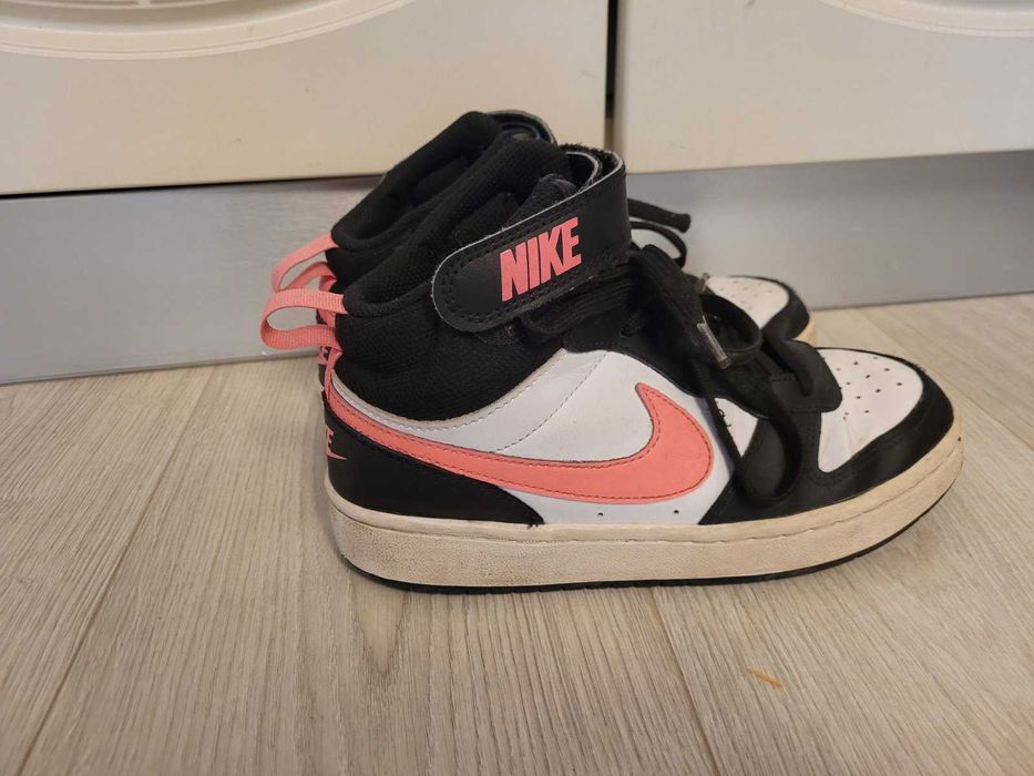 Детски есенни обувки Nike за момиче - номер 36.5-37. Цена 46лв