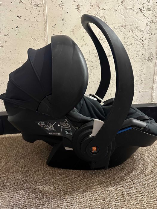 Детска количка Stokke Trailz в лимитиран цвят KOMPLEKT два коша и столче за кола (с база isofix)