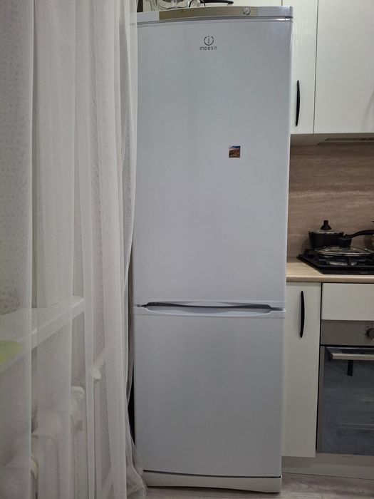 Холодильник indesit