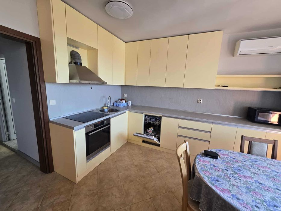 Дава се под наем Тристаен апартамент в София, Красно село - 120 кв.м за 820 € - Снимка #1