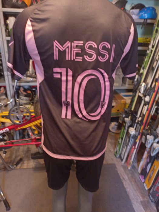 Детски футболни екипи на Месси ,MESSIвсички размери.Изпращам с Еконт и