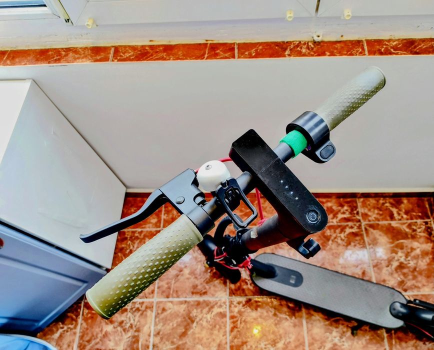 trotineta electrică Xiaomi M365, rulaj 1380 km, viteza 25km/h