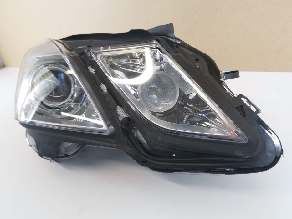 Фар Десен Ксенон Адаптивен Мерцедес-Бенц Е-Клас / Mercedes-Benz E-Clas