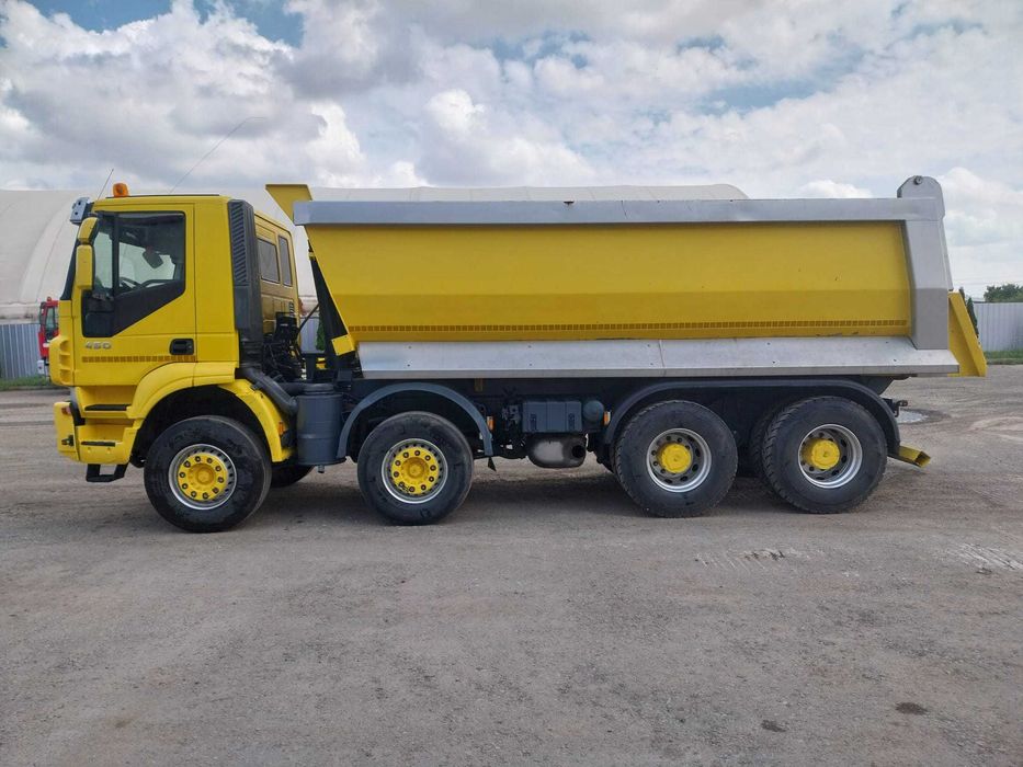 Iveco Trakker 8x4 Basculantă, An 2009, 297.000 km – Stare Foarte Bună