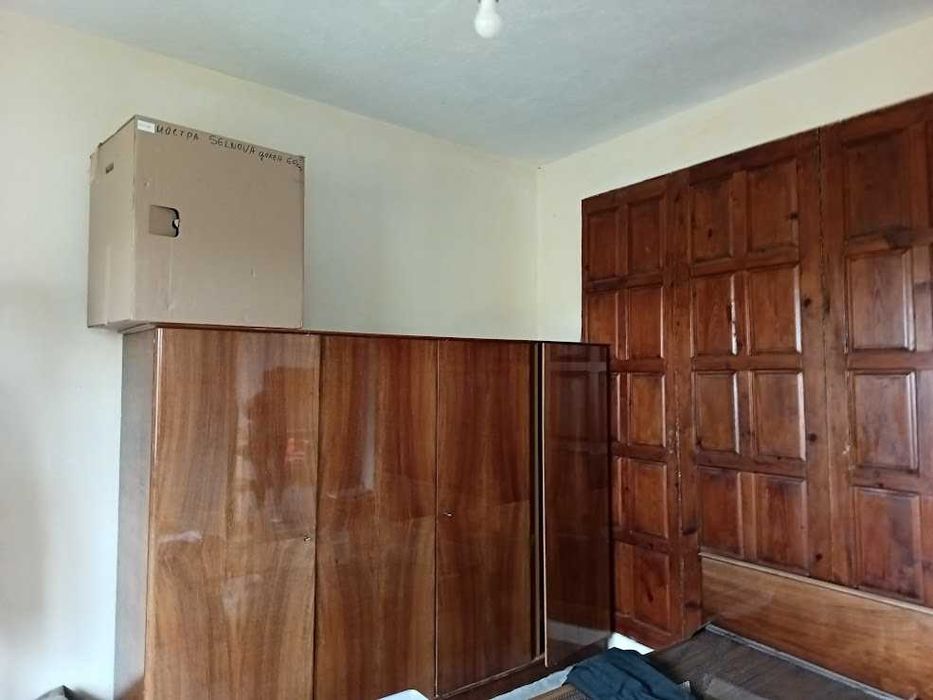 Масивна двуетажна къща в село Младиново