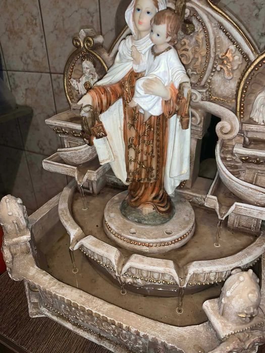 Cismea Fantana arteziana cu tenta religioasa